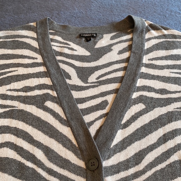Express Gray White Zebra Print V-Neck Buttoned Cardigan - Picture 3 of 10